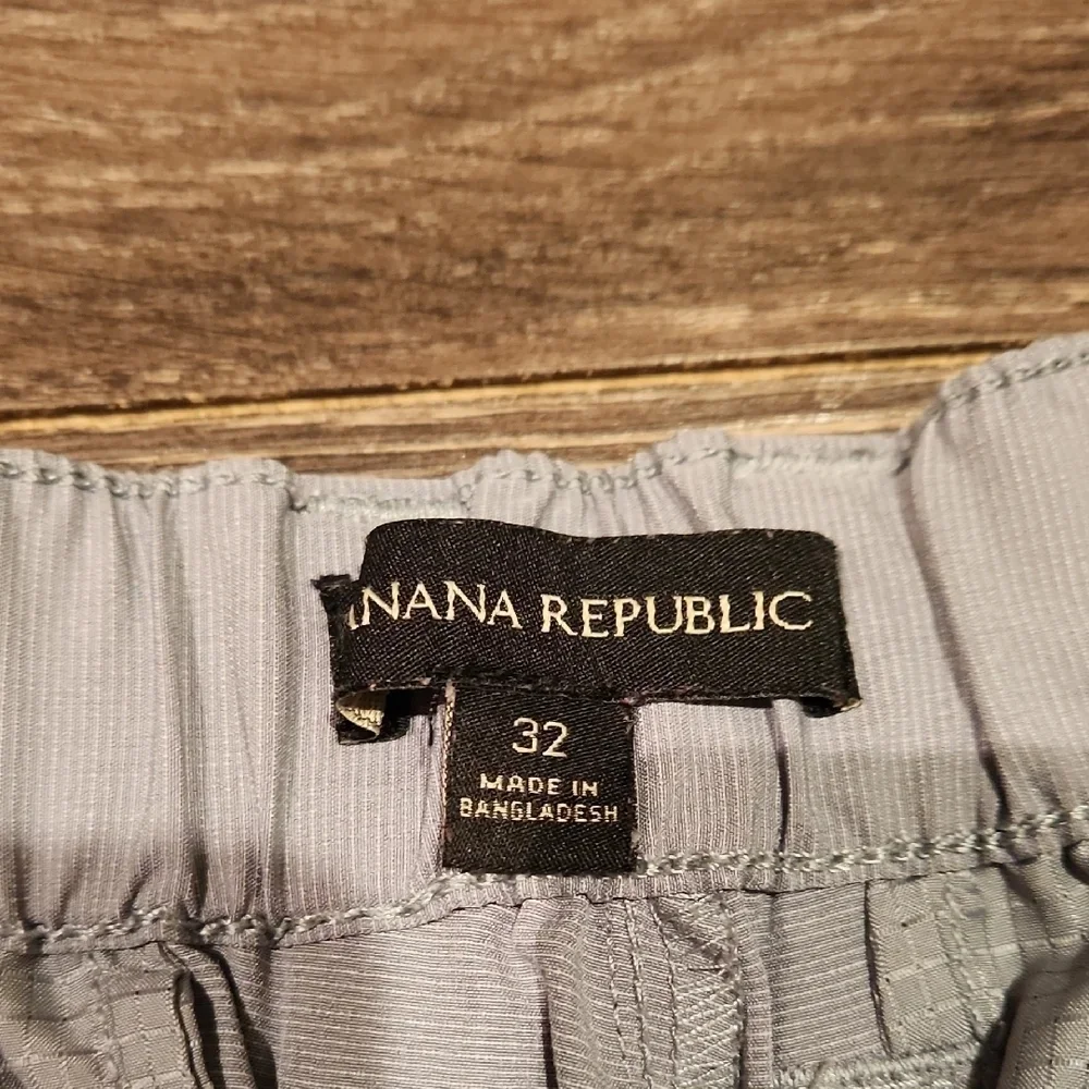 ❤️ NWOT! BANANA REPUBLIC FLAT FRONT SHORTS, 32